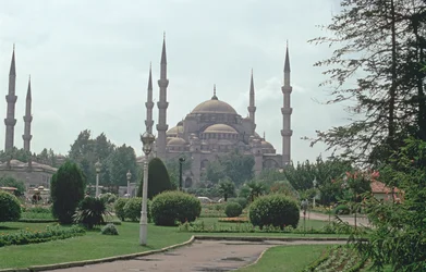 532-37に建てられた南西からの眺め